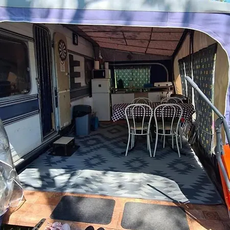 Kamp alanı Lakokocsi 84 *
